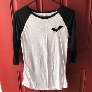 ✨ 2 for $10✨Batty Raglan Tee
